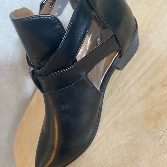 Shoes - Picture 5 of 5